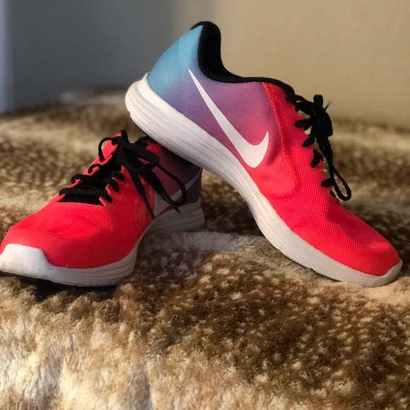 colorful nike tennis shoes